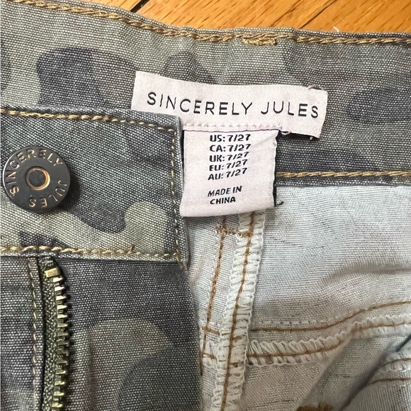 Sincerely Jules camo 100% cotton denim cargo pants. NWOT - Picture 5 of 6